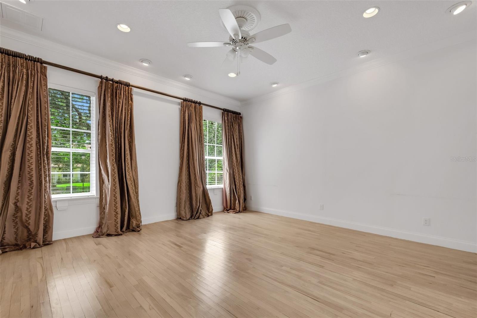 6704 CRESCENT LAKE DR