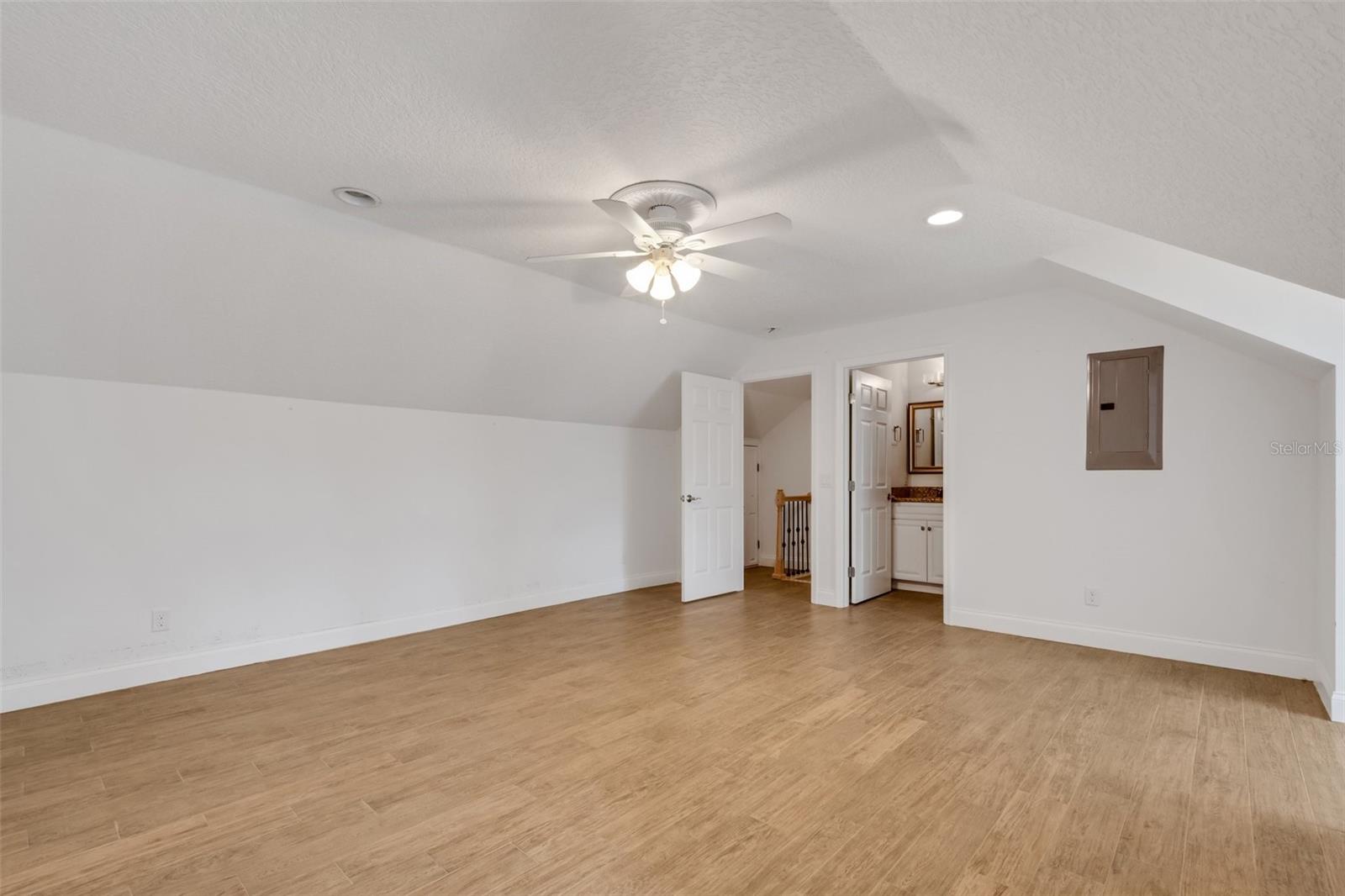 6704 CRESCENT LAKE DR