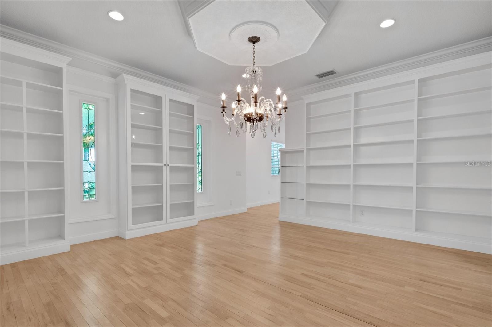 6704 CRESCENT LAKE DR