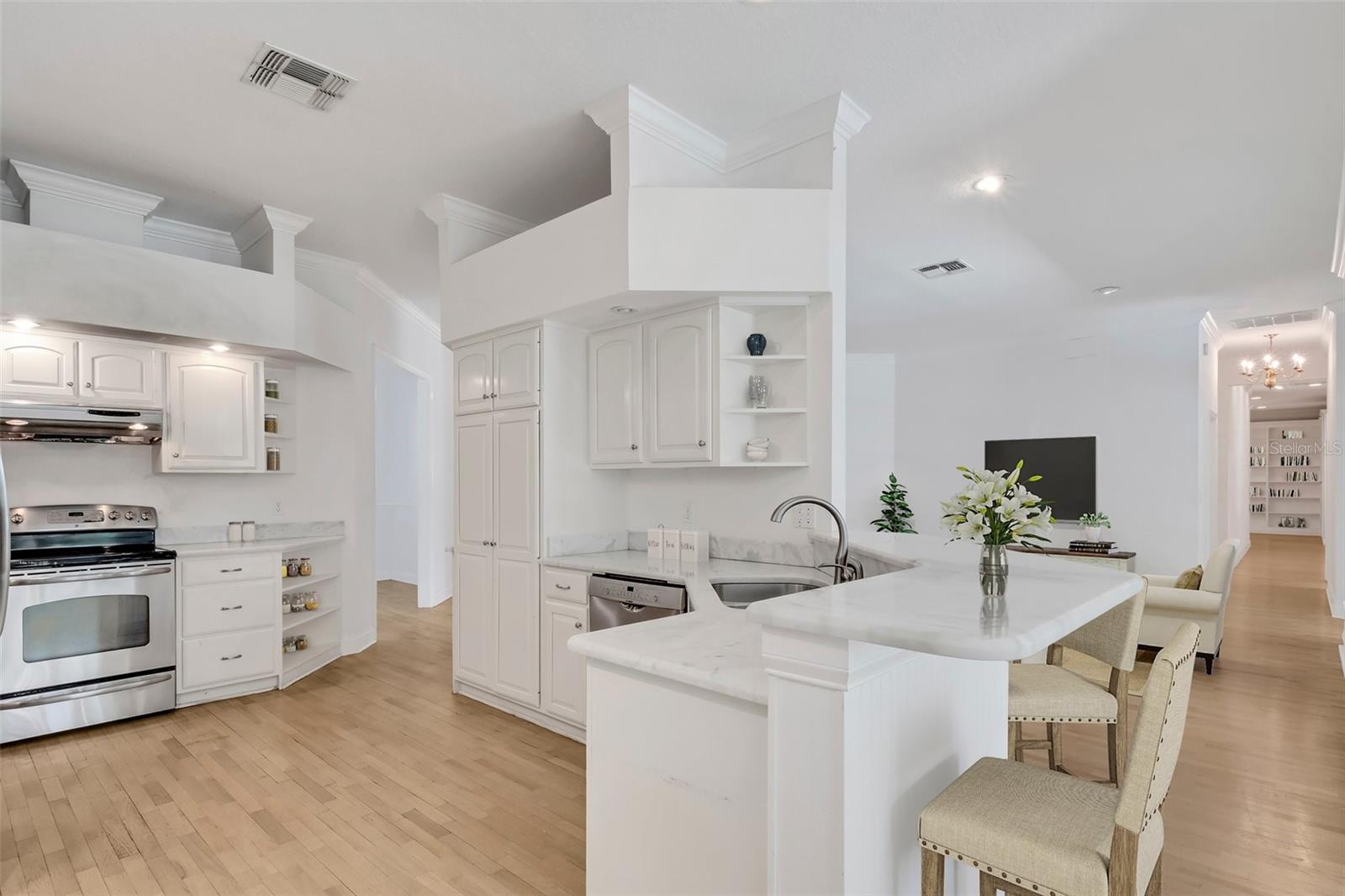 6704 CRESCENT LAKE DR