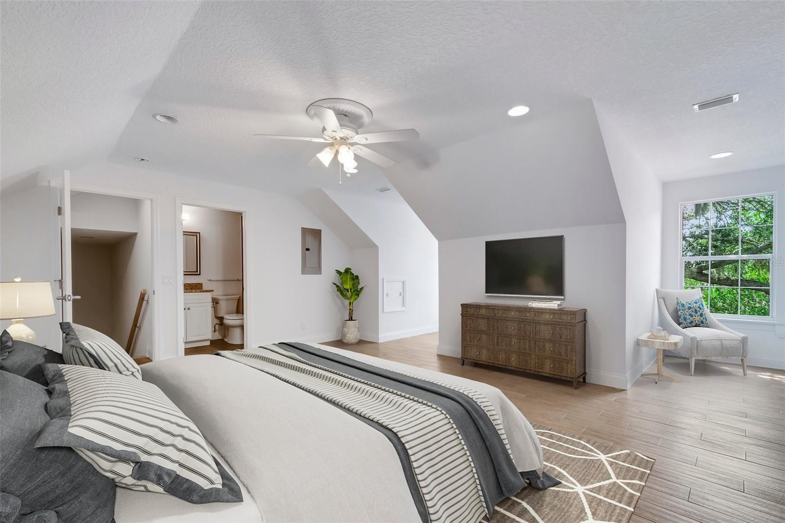 6704 CRESCENT LAKE DR