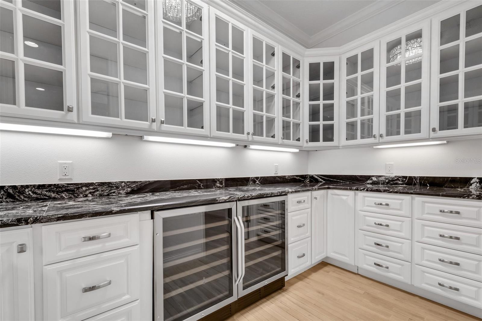 6704 CRESCENT LAKE DR