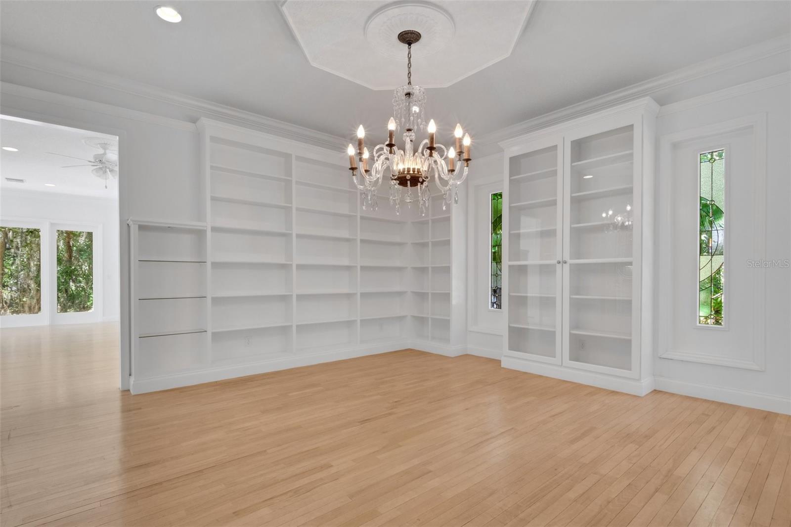 6704 CRESCENT LAKE DR