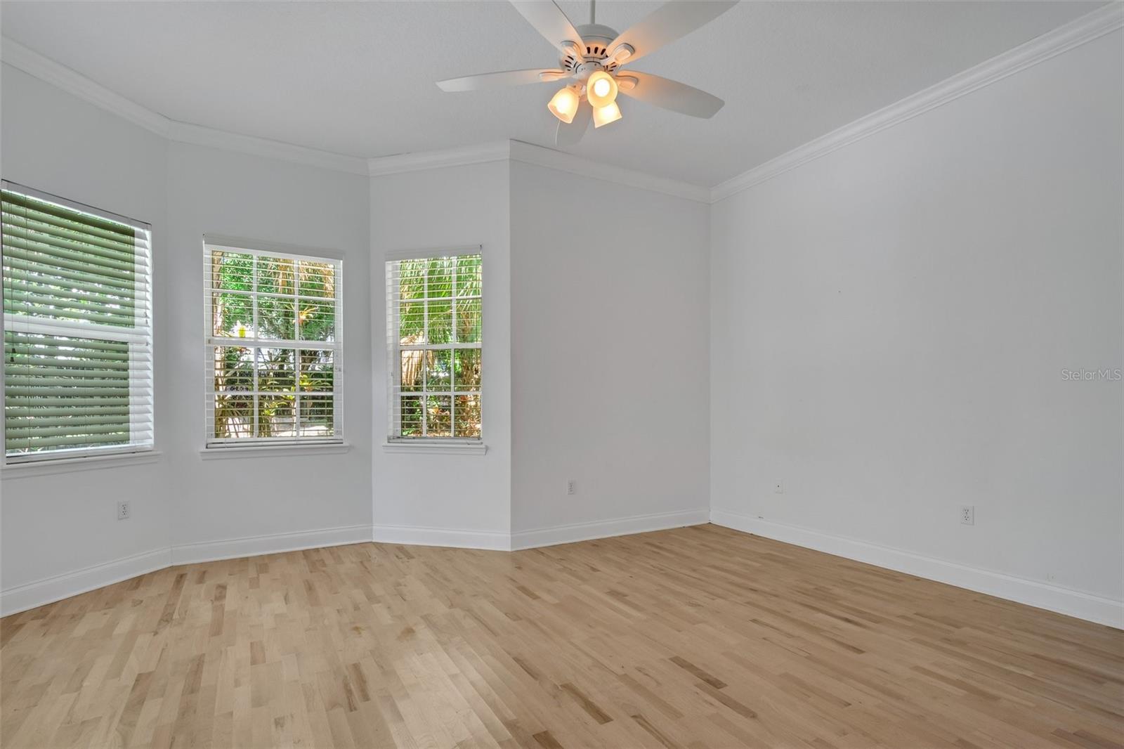 6704 CRESCENT LAKE DR