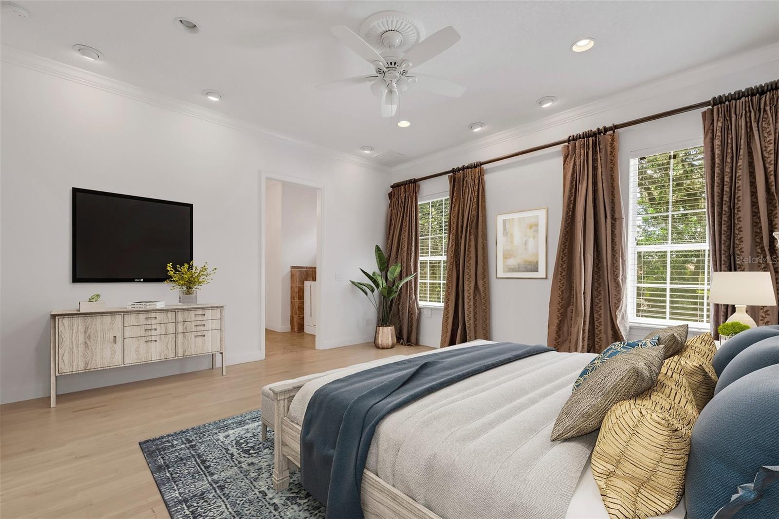 6704 CRESCENT LAKE DR