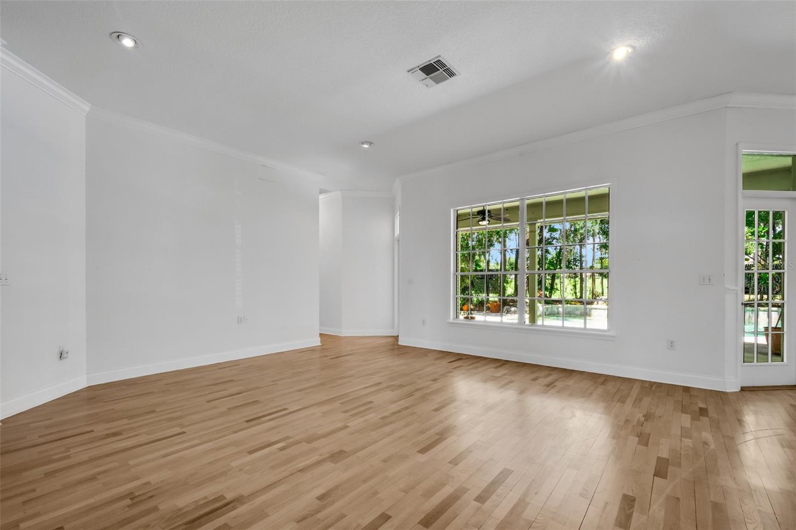 6704 CRESCENT LAKE DR