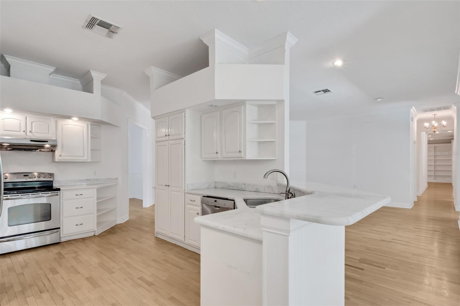 6704 CRESCENT LAKE DR