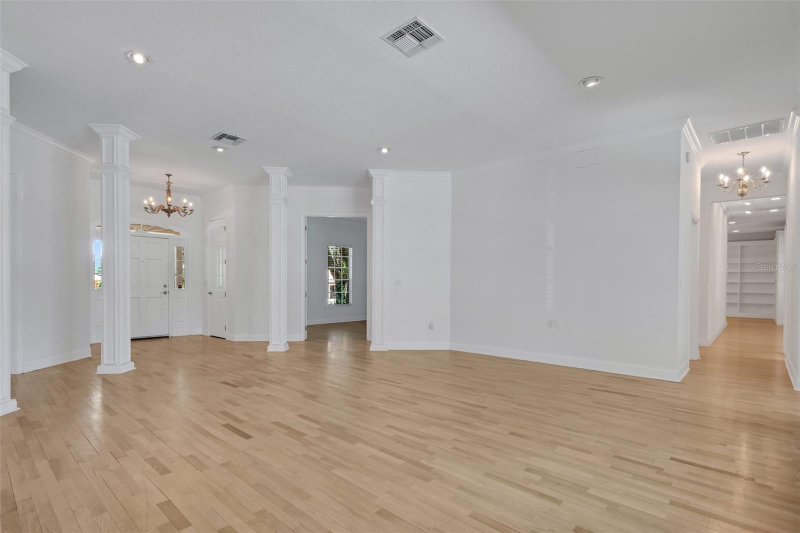 6704 CRESCENT LAKE DR