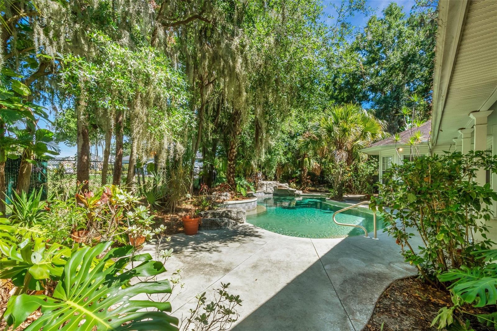 6704 CRESCENT LAKE DR