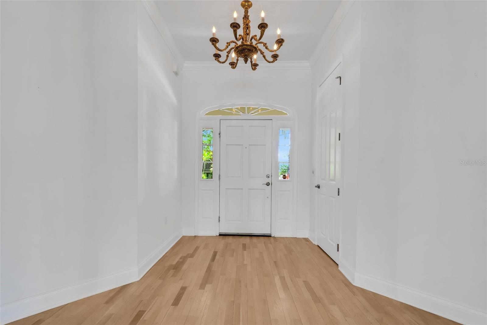 6704 CRESCENT LAKE DR