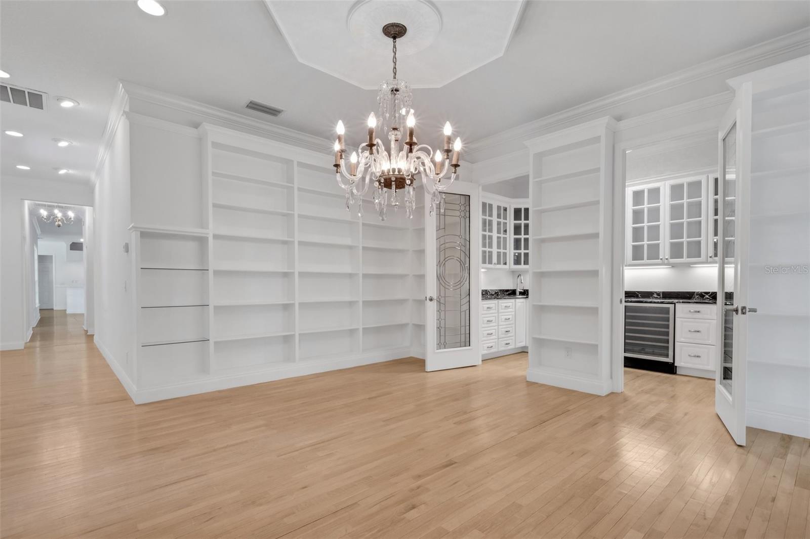 6704 CRESCENT LAKE DR