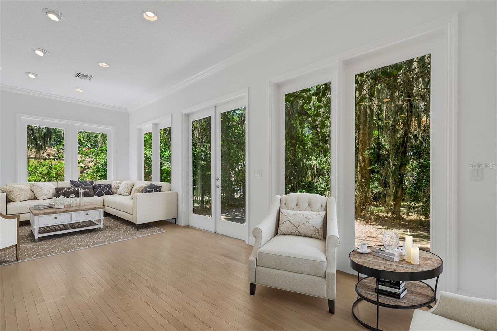 6704 CRESCENT LAKE DR