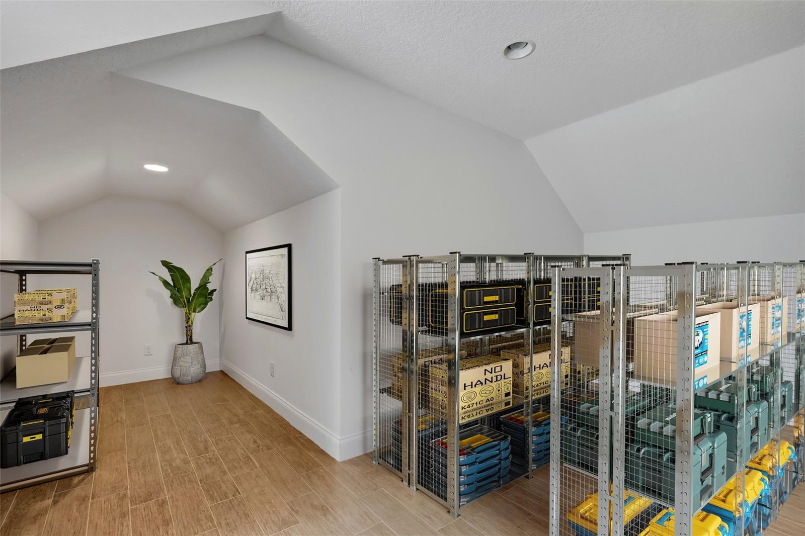 6704 CRESCENT LAKE DR