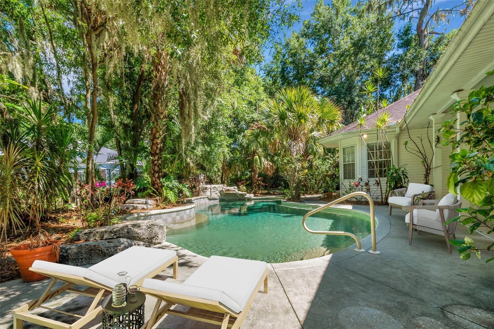 6704 CRESCENT LAKE DR