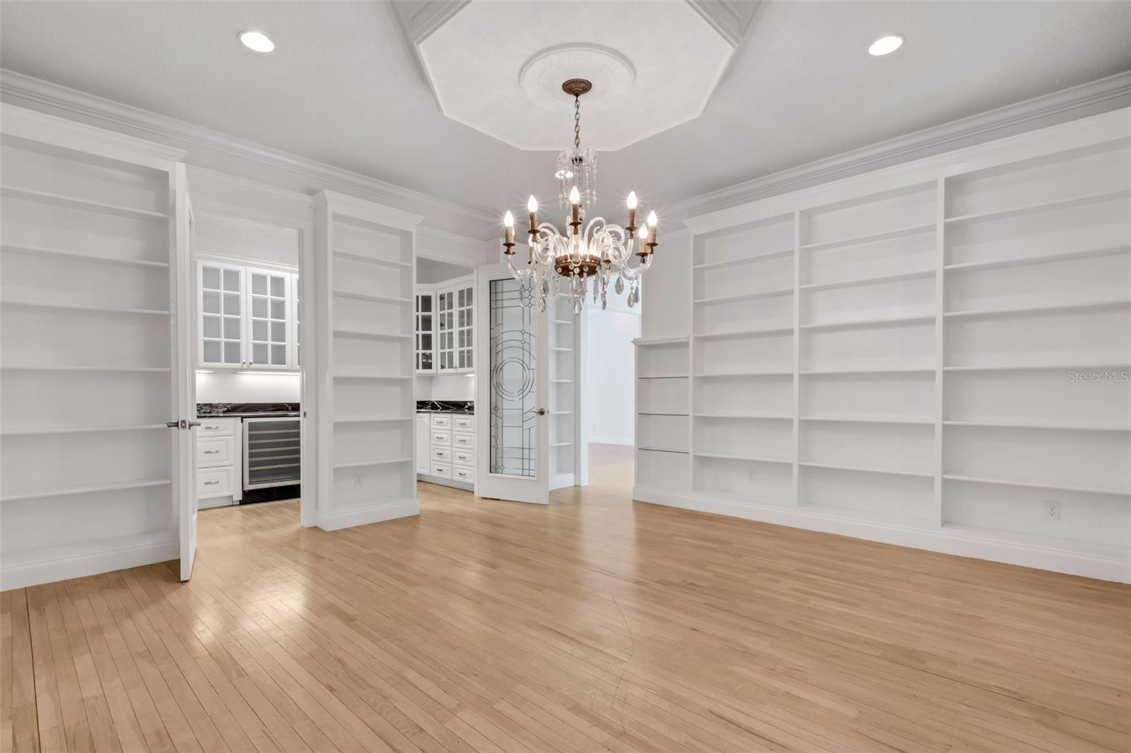 6704 CRESCENT LAKE DR