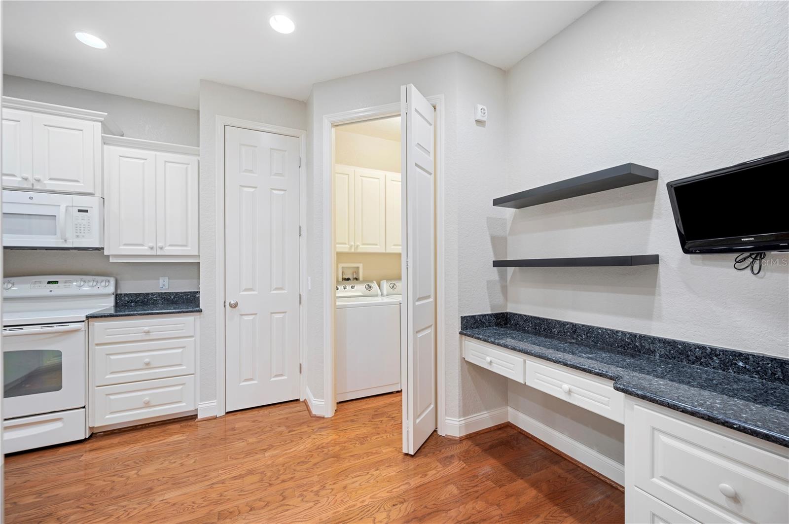 2997 MISSION LAKES DR