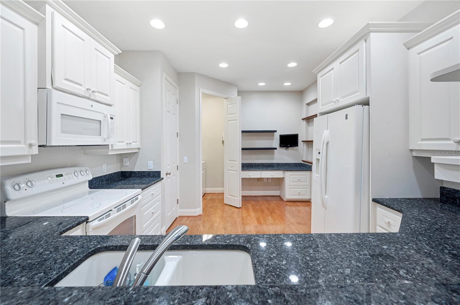 2997 MISSION LAKES DR