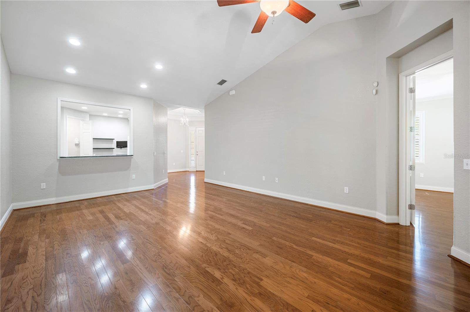 2997 MISSION LAKES DR