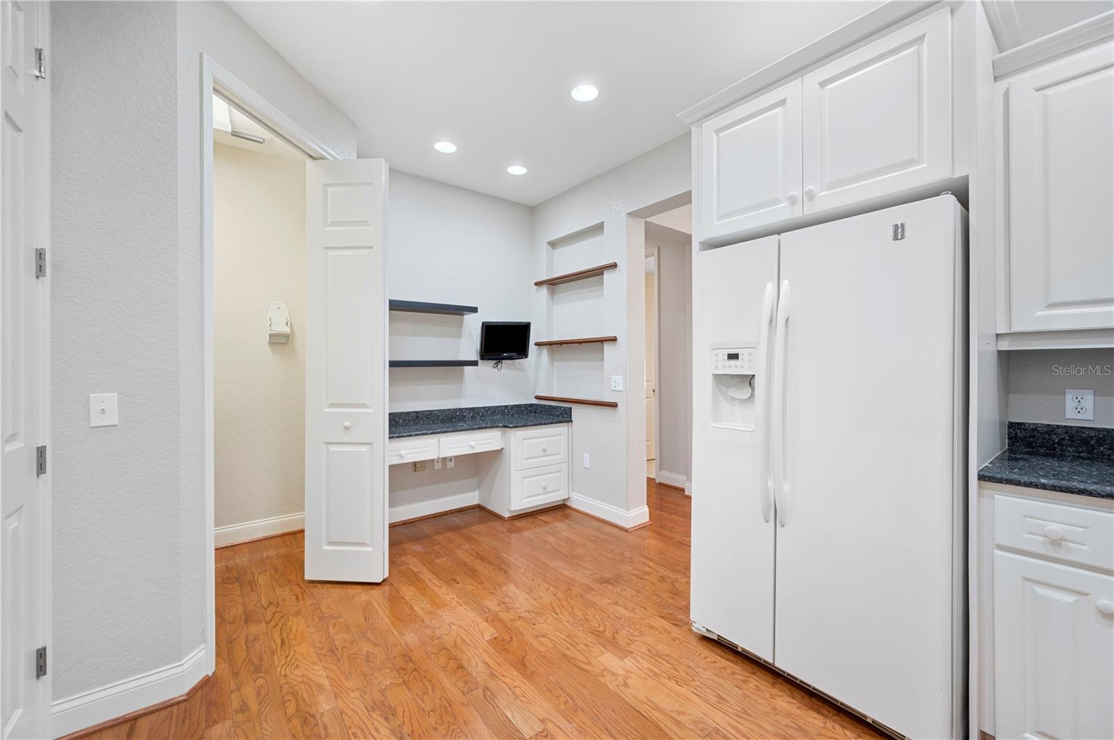 2997 MISSION LAKES DR