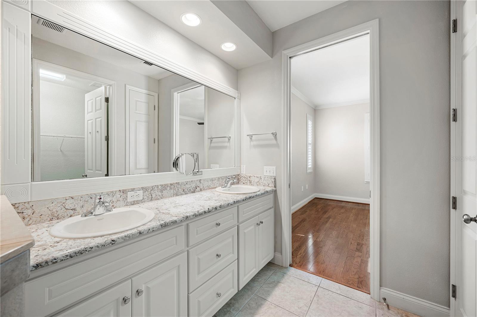 2997 MISSION LAKES DR