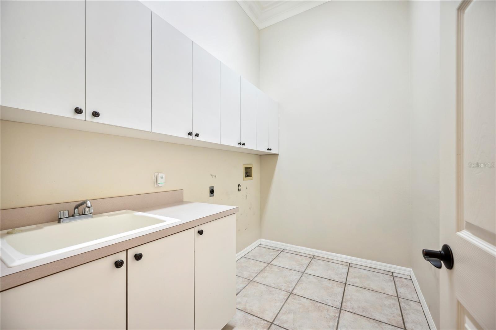 715 HANOVER CT
