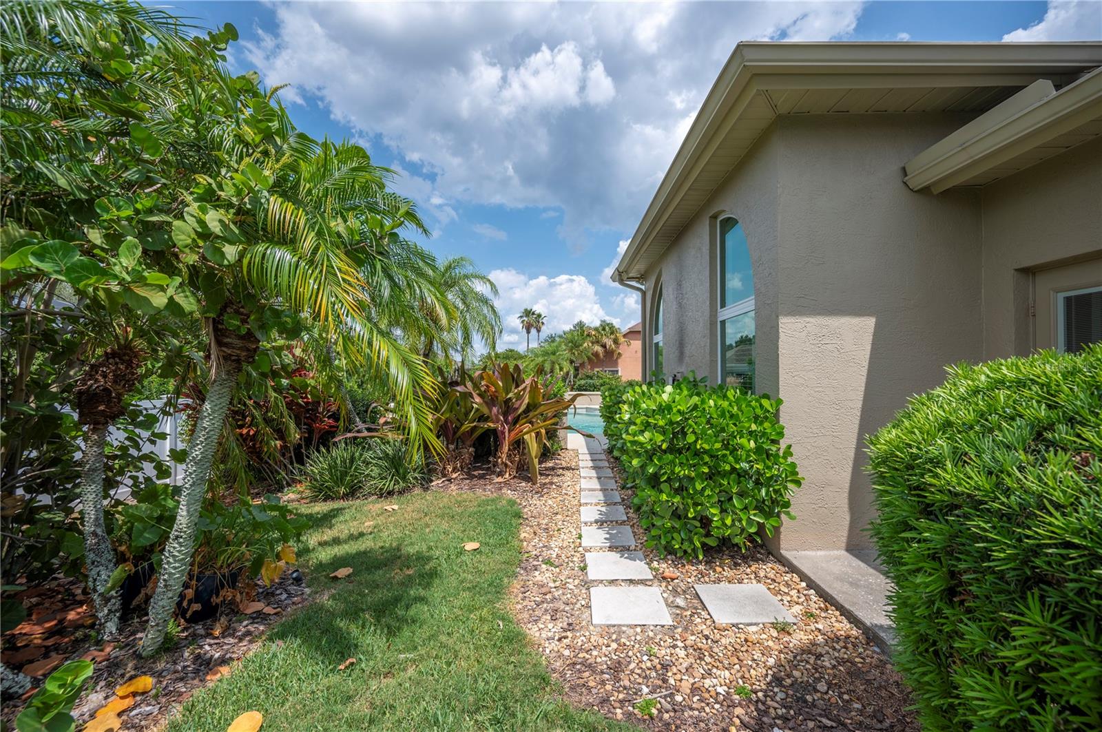 715 HANOVER CT