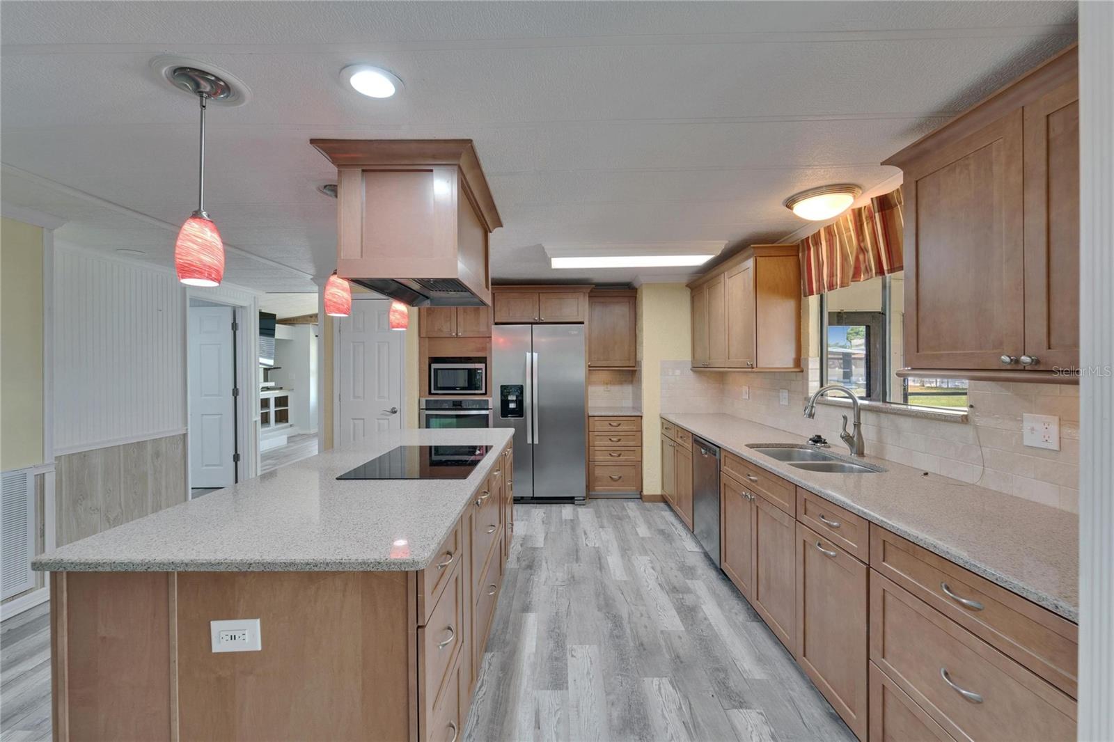5015 FOX CLIFF DR