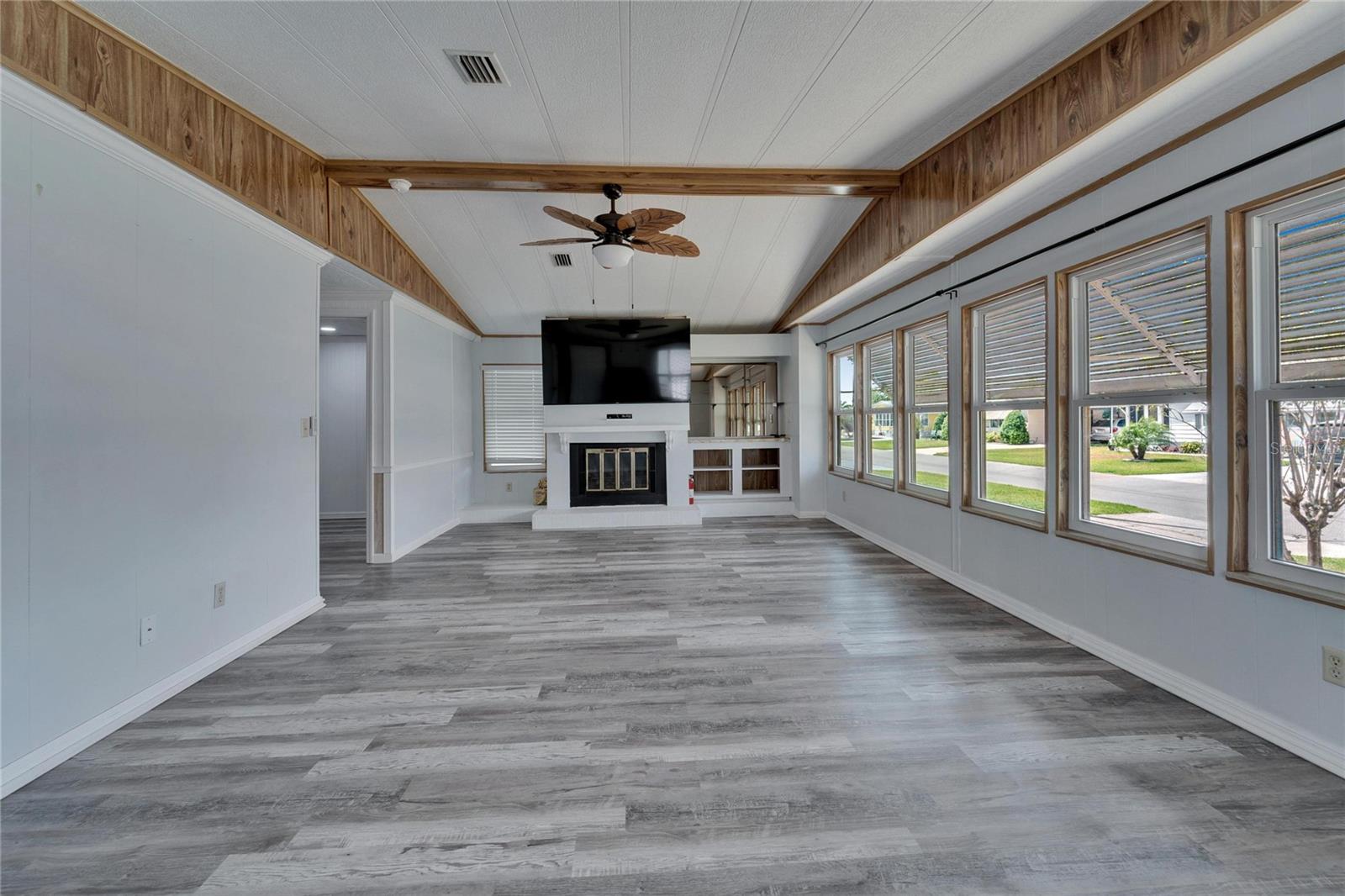 5015 FOX CLIFF DR