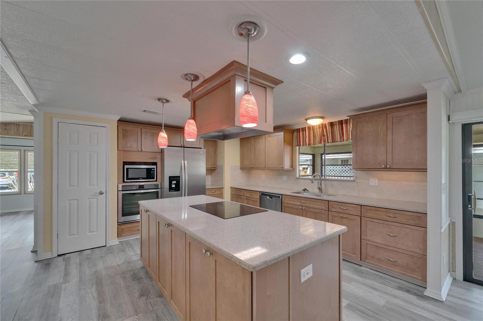 5015 FOX CLIFF DR