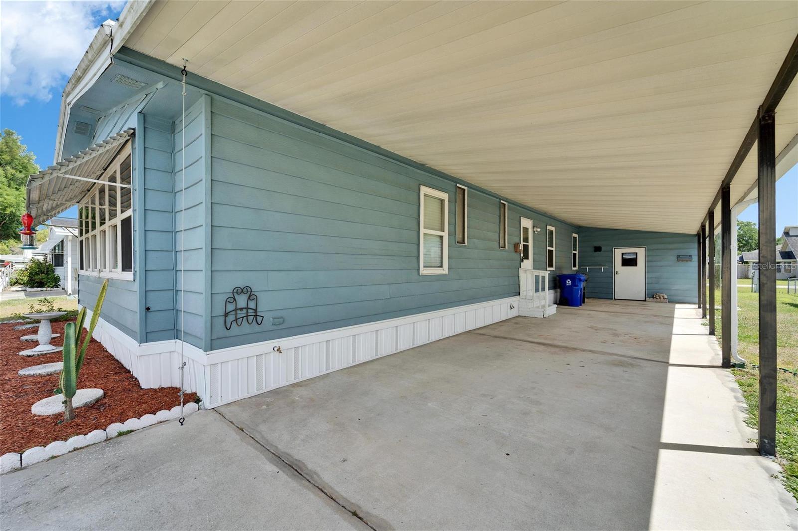 5015 FOX CLIFF DR