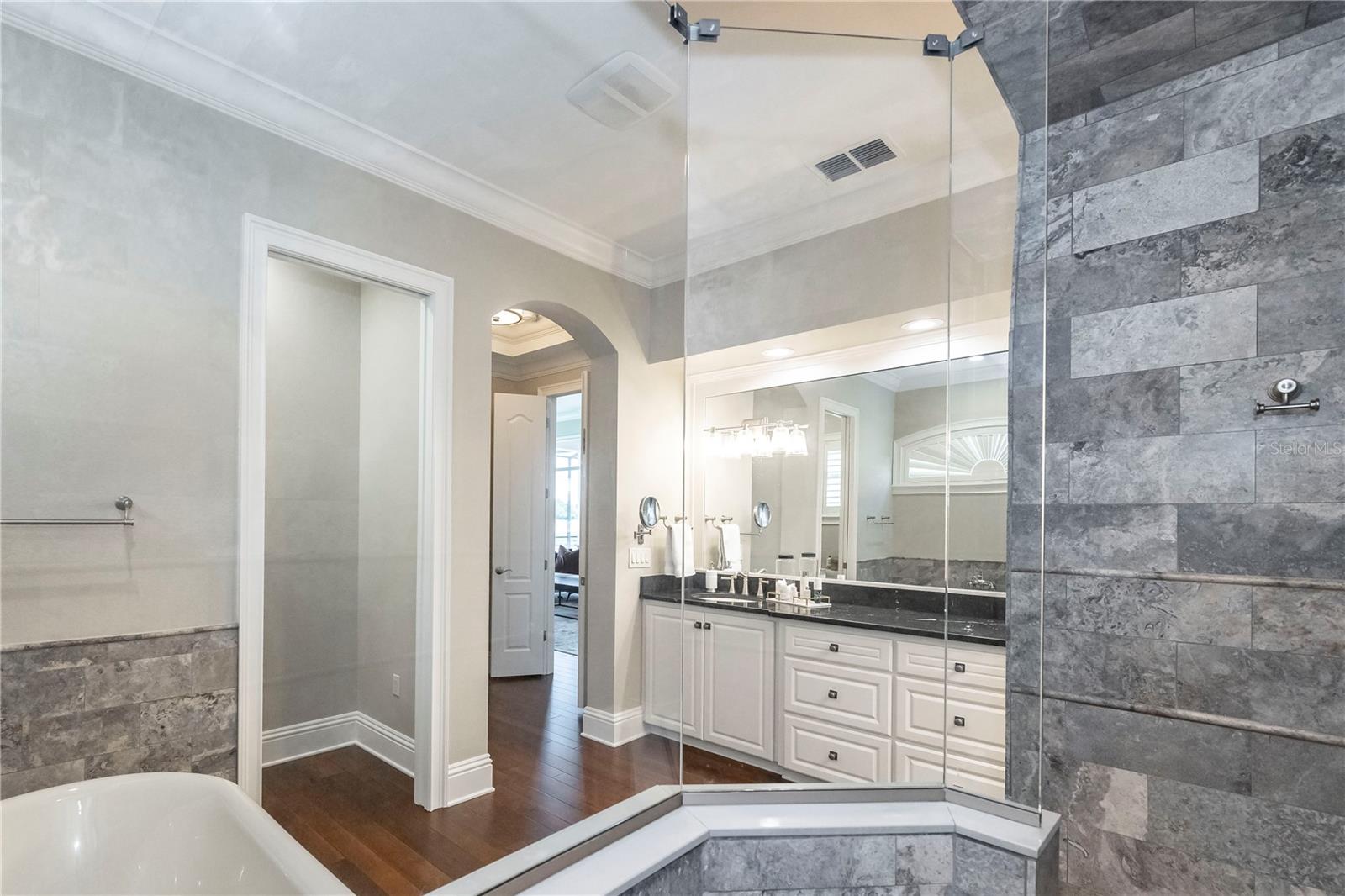 2710 BELLERIVE DR