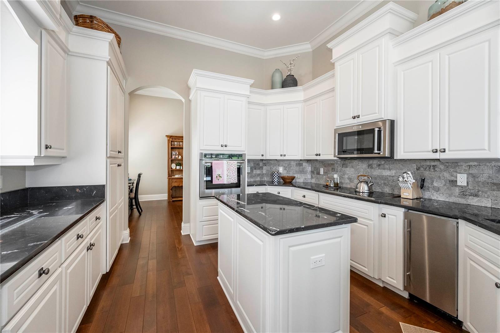 2710 BELLERIVE DR
