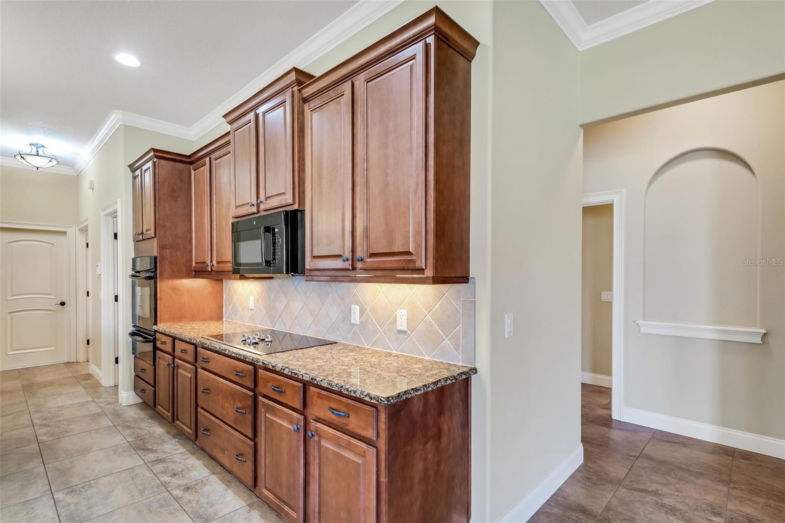 6527 EAGLE RIDGE WAY