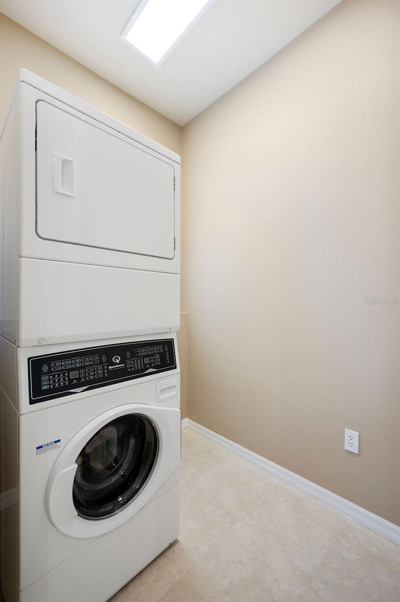 2425 LAUREL GLEN DR