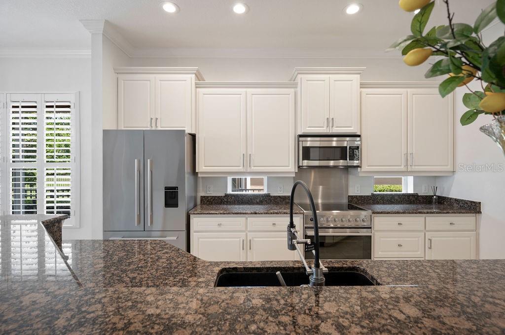 2425 LAUREL GLEN DR