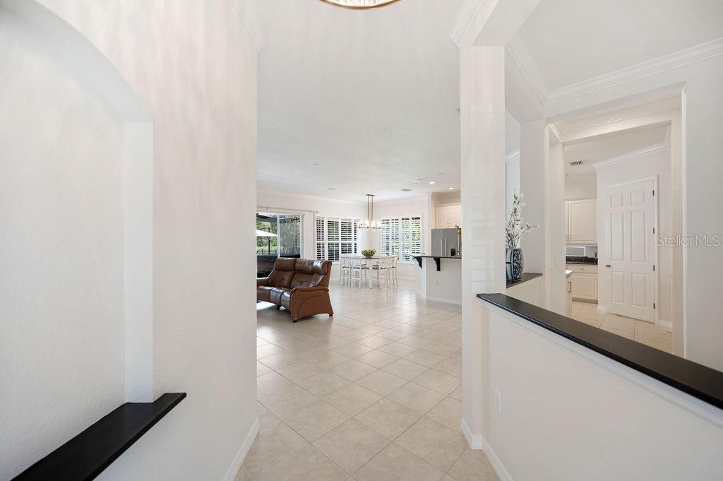 2425 LAUREL GLEN DR