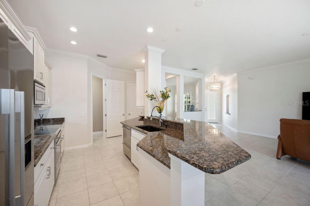 2425 LAUREL GLEN DR