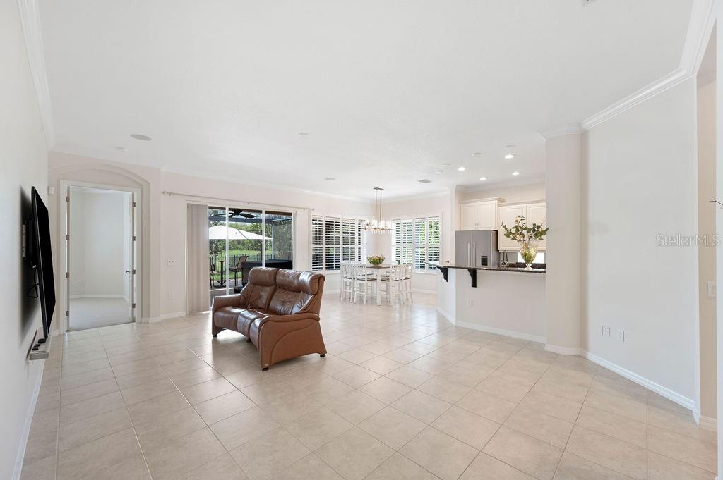 2425 LAUREL GLEN DR