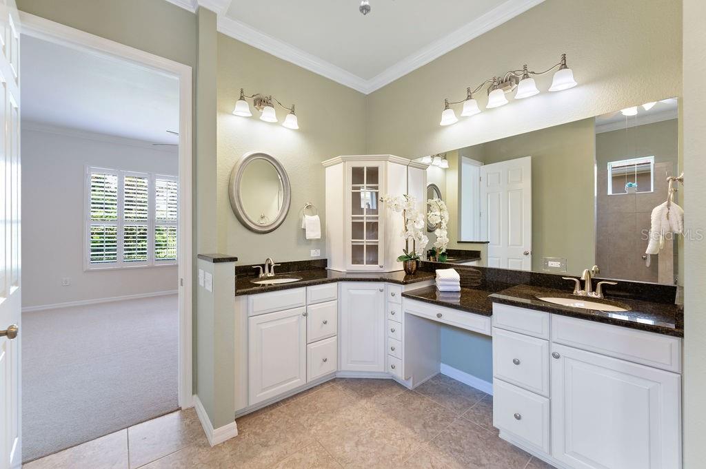 2425 LAUREL GLEN DR