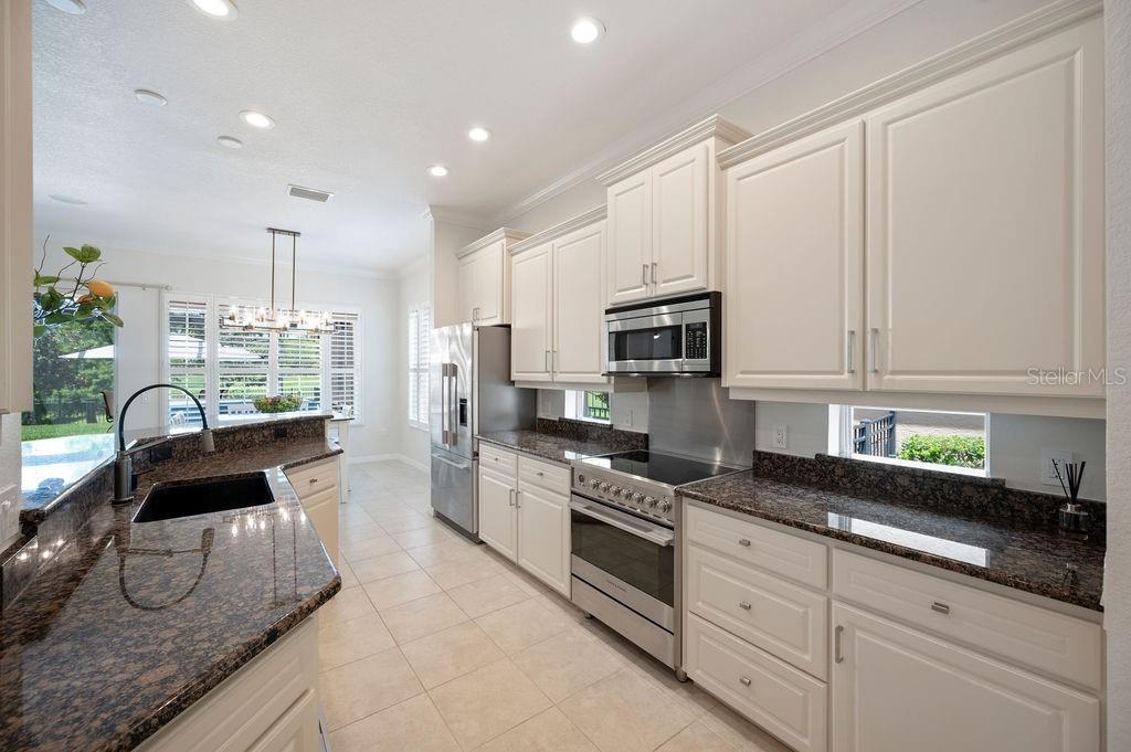 2425 LAUREL GLEN DR