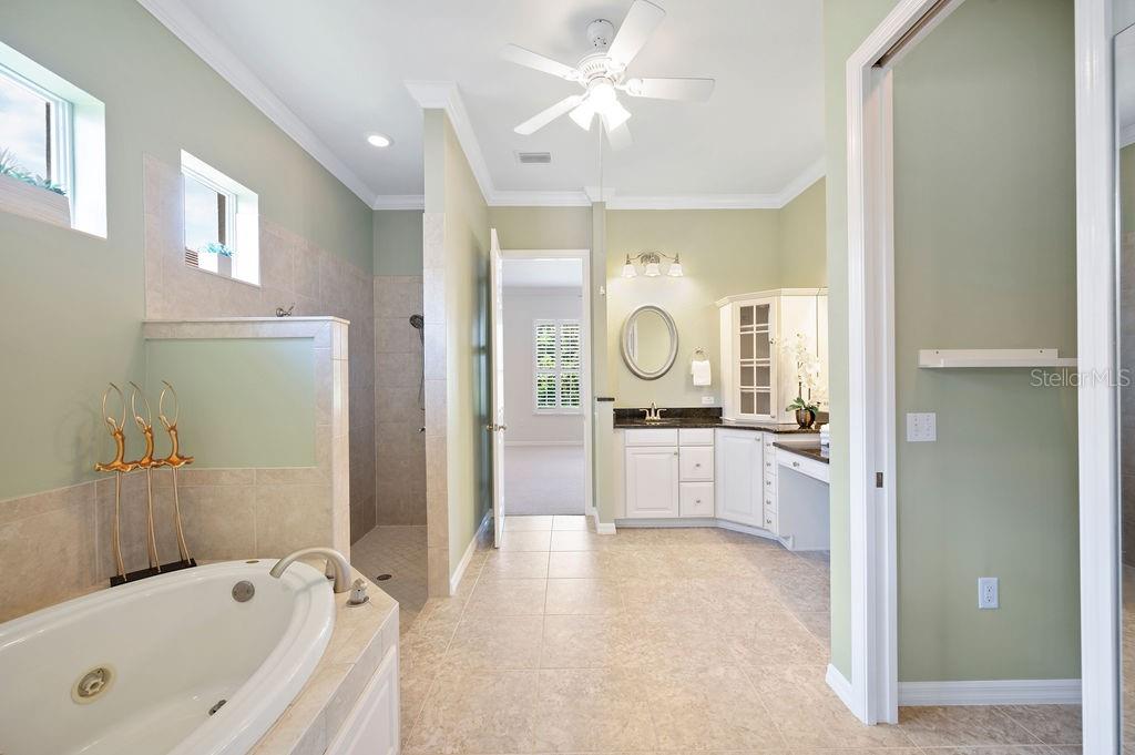 2425 LAUREL GLEN DR