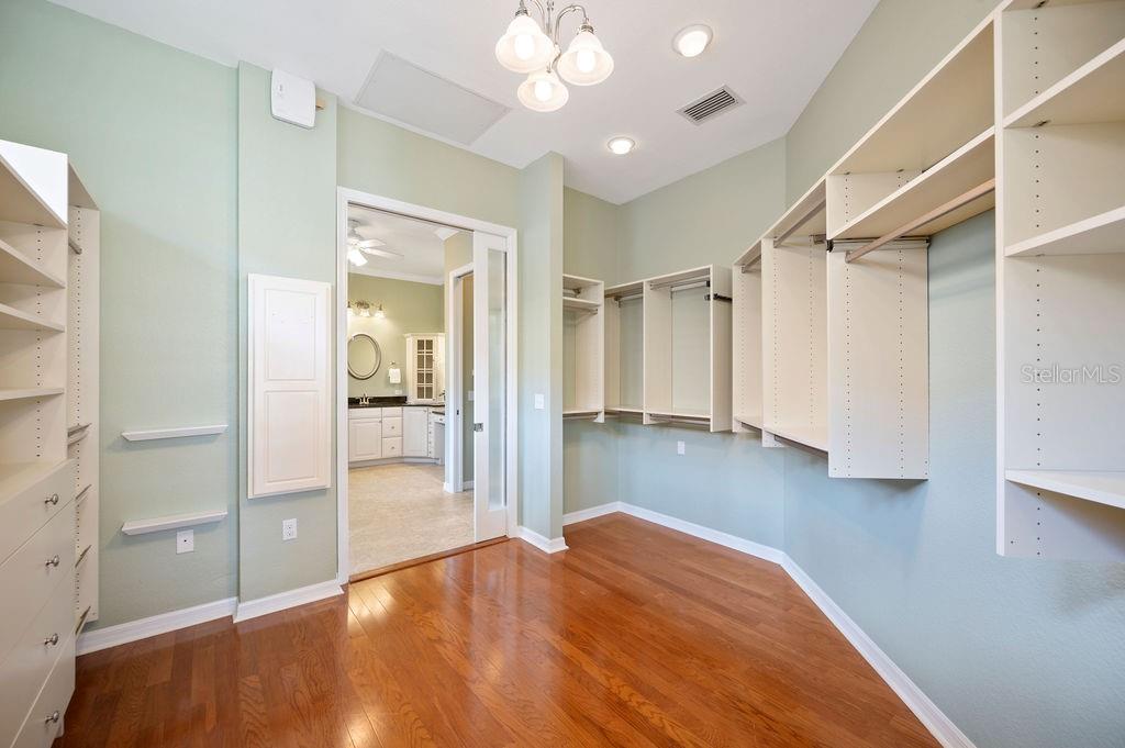 2425 LAUREL GLEN DR