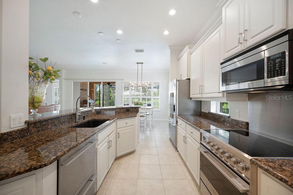 2425 LAUREL GLEN DR