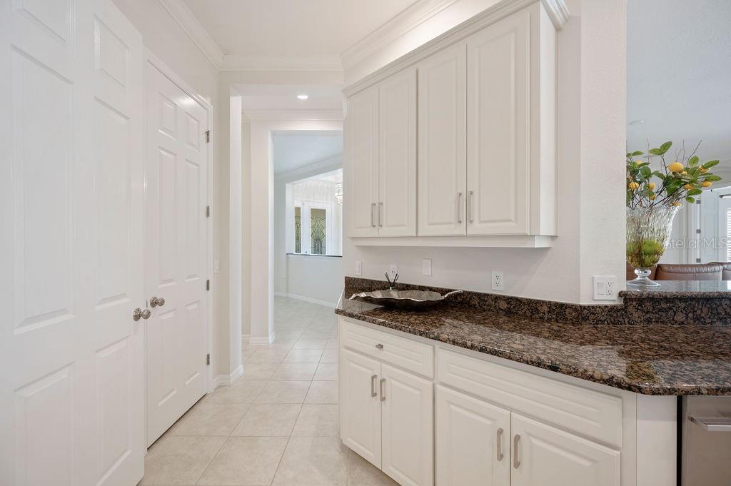 2425 LAUREL GLEN DR