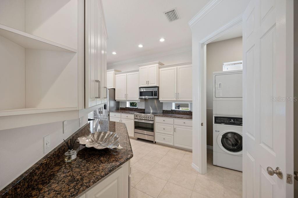 2425 LAUREL GLEN DR