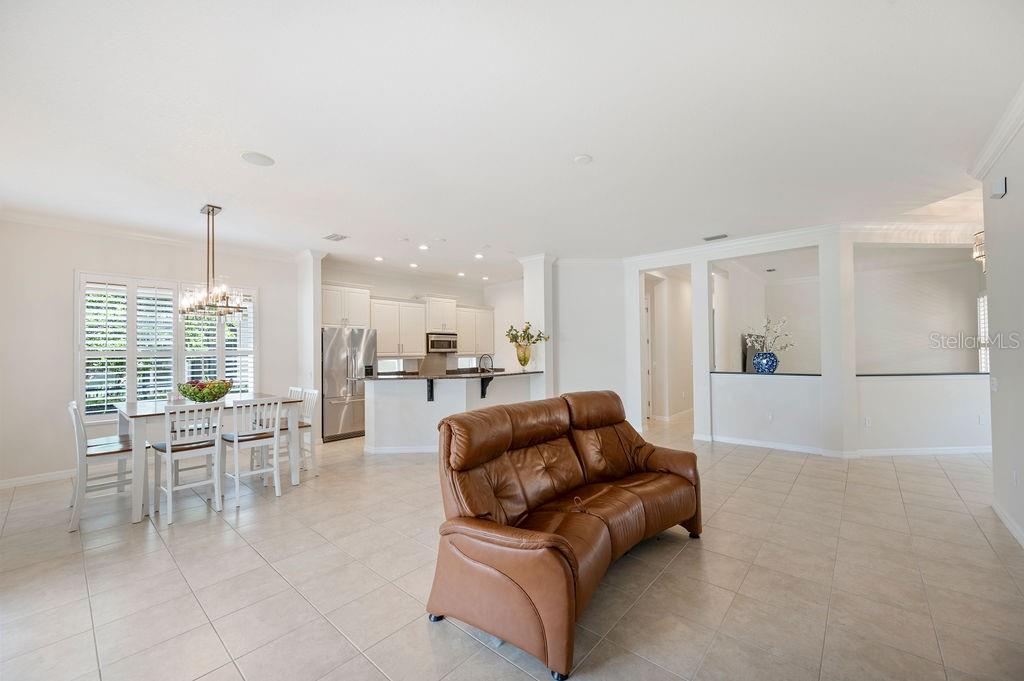2425 LAUREL GLEN DR