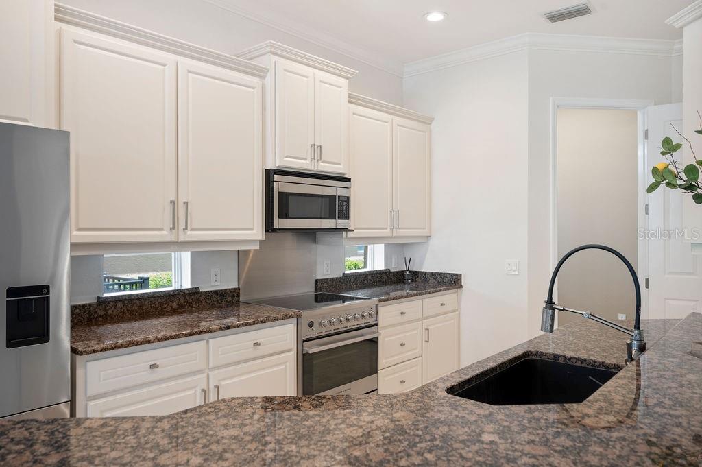 2425 LAUREL GLEN DR