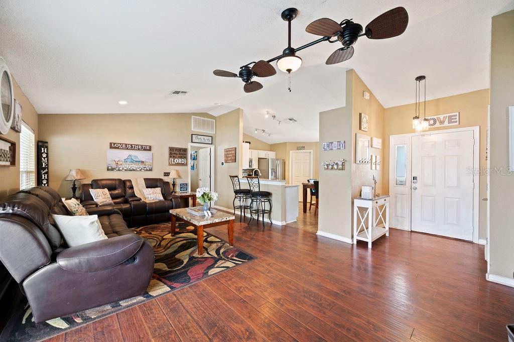 1420 MEADOWS POND DR