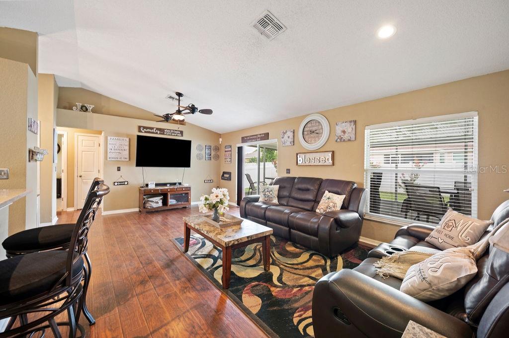 1420 MEADOWS POND DR