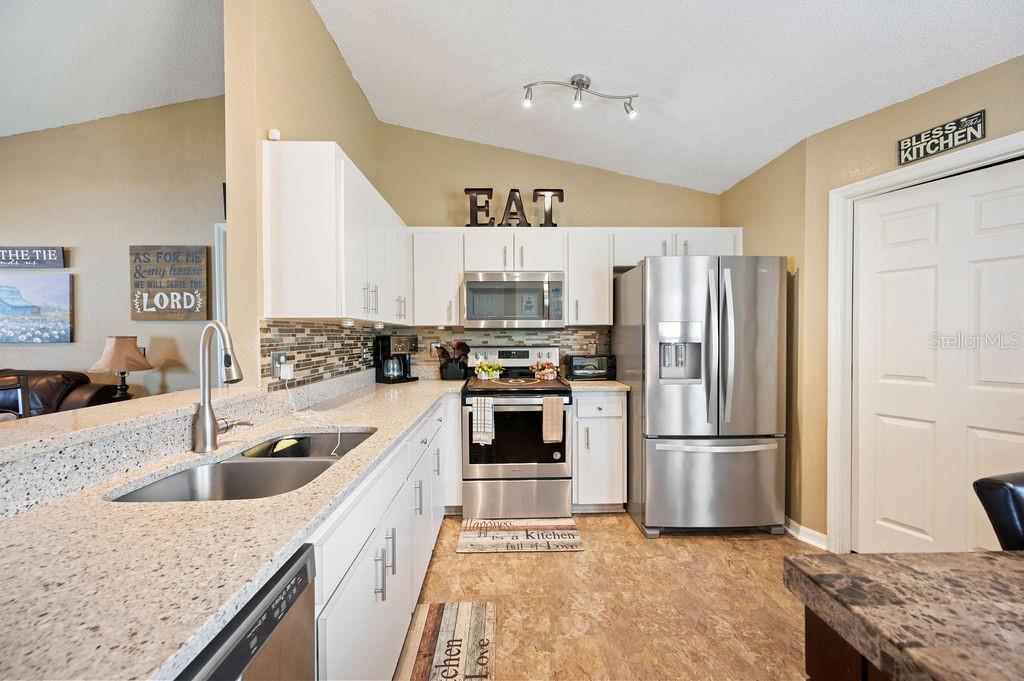 1420 MEADOWS POND DR